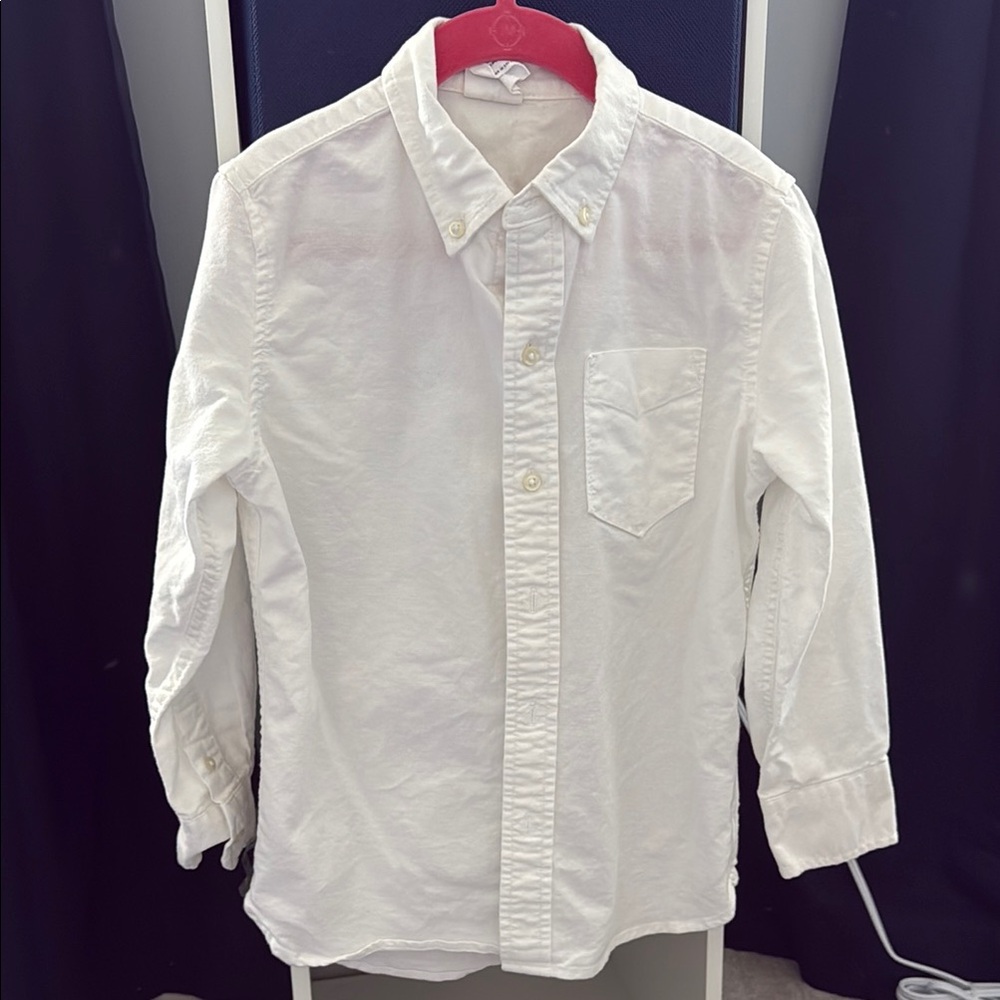 GAP White Casual Button Down Shirt with Crisp Design